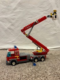 Lego City  Fire Station 7945 Retired Set w/4Minifigs Vehicles