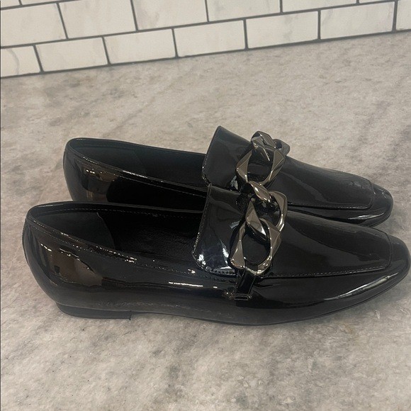 Carvela Flats Womens 9 Black Leather Loafers Chain Made in Brazil Slip On Shoes-image