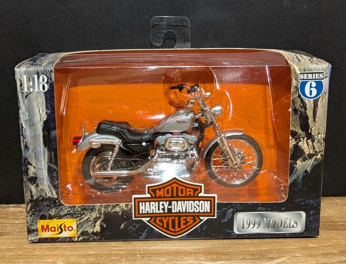 Maisto Harley-Davidson XL 1200C Sportster 1200 Custom 1:18 Series