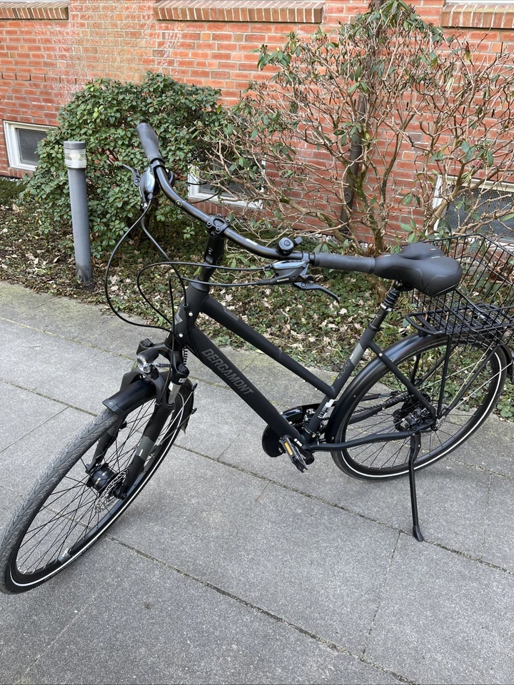 Neuwertiges Damenfahrrad: Bergamont black, 52cm, Gabelfederung, Sattelfederung