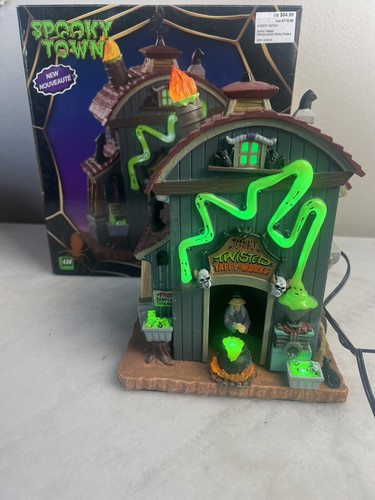 Lemax Spooky Town Terribly Twisted Taffy Works beleuchtetes Gebäude Halloween LESEN - Bild 4 von 8