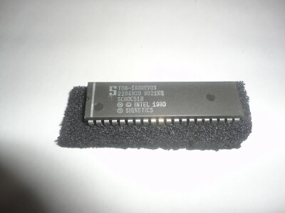 INTEL40 PIN DIP IC SC80C51B USED BY VARIOUS BRANDS AND MODELS.