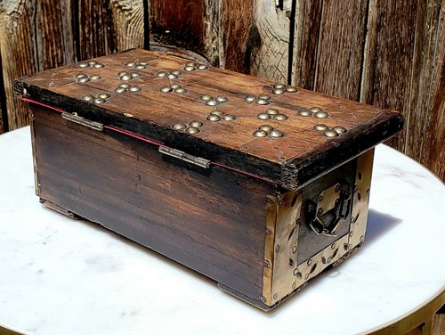 VINTAGE TRAMP FOLK ART BOX NATURAL WOOD/BRASS w/STUDS 9.5x5x4" NICELY DETAILED! - Picture 5 of 8