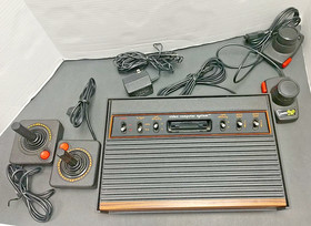Atari 2600 In Case Bundle w/14 Games - Works Great!!!