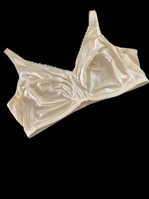 Nearly Me Bra Womens 50DD Beige Mastectomy Wire Free Pocketed Style 630