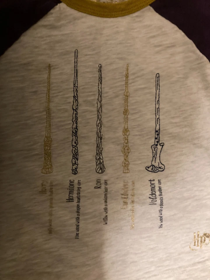 Camiseta Mini Boden X Harry Potter Varitas Manga Larga 3-4 Años Blanco Púrpura Dorado Foto 2 de 3