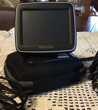 TomTom EASE Model 1EX00 Bundle Automotive Mountable Case USB Cord Car Charger