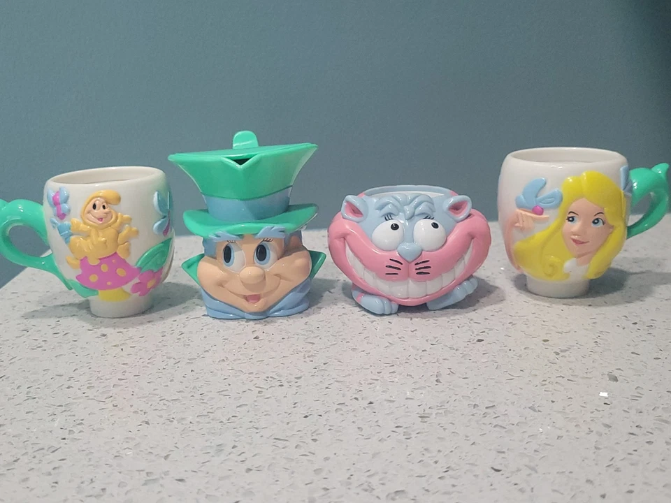 Juego de té vintage de Alicia en el país de las maravillas juguete Tootsie gato de Cheshire sombrerero loco parcial Foto 4 de 4