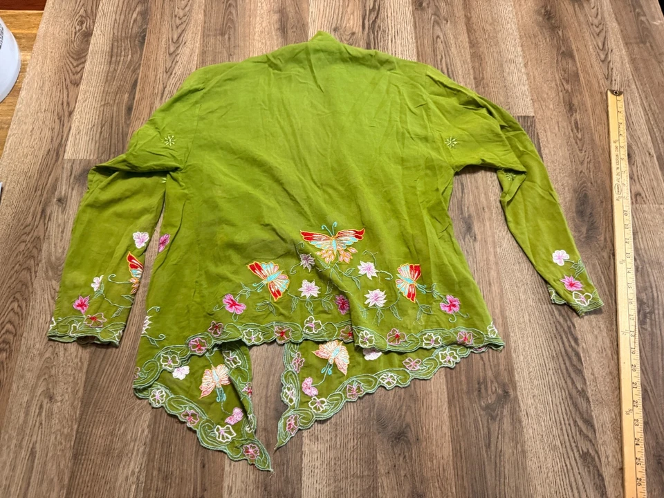 Suéter Tantie NYC, Para Mujer Talla Grande, Verde, Floral, Cárdigan Abierto Bordado Foto 2 de 4