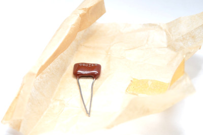 2x MIL spec Glimmer-Kondensator 680 pF / 500 V / 1%, Silver Mica Capacitor, NOS