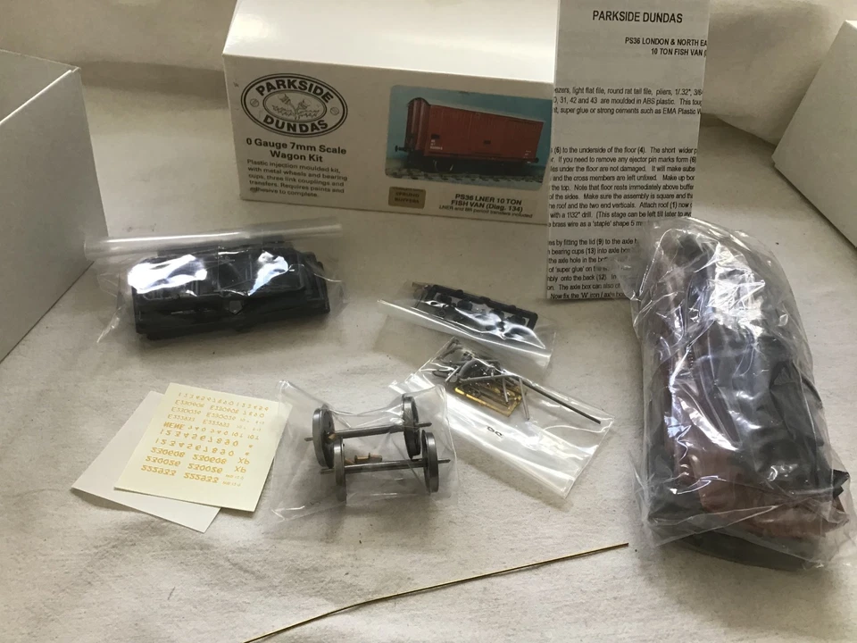 PARKSIDE DUNDAS O GAUGE PS36 LNER 10 TON FISH VAN /  WAGON UNBUILT KIT - Image 3 of 3