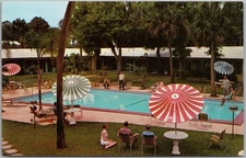 c1950s DAYTONA BEACH, Florida Postcard "SUN 'N SAND HOTEL COURT" Pool Scene