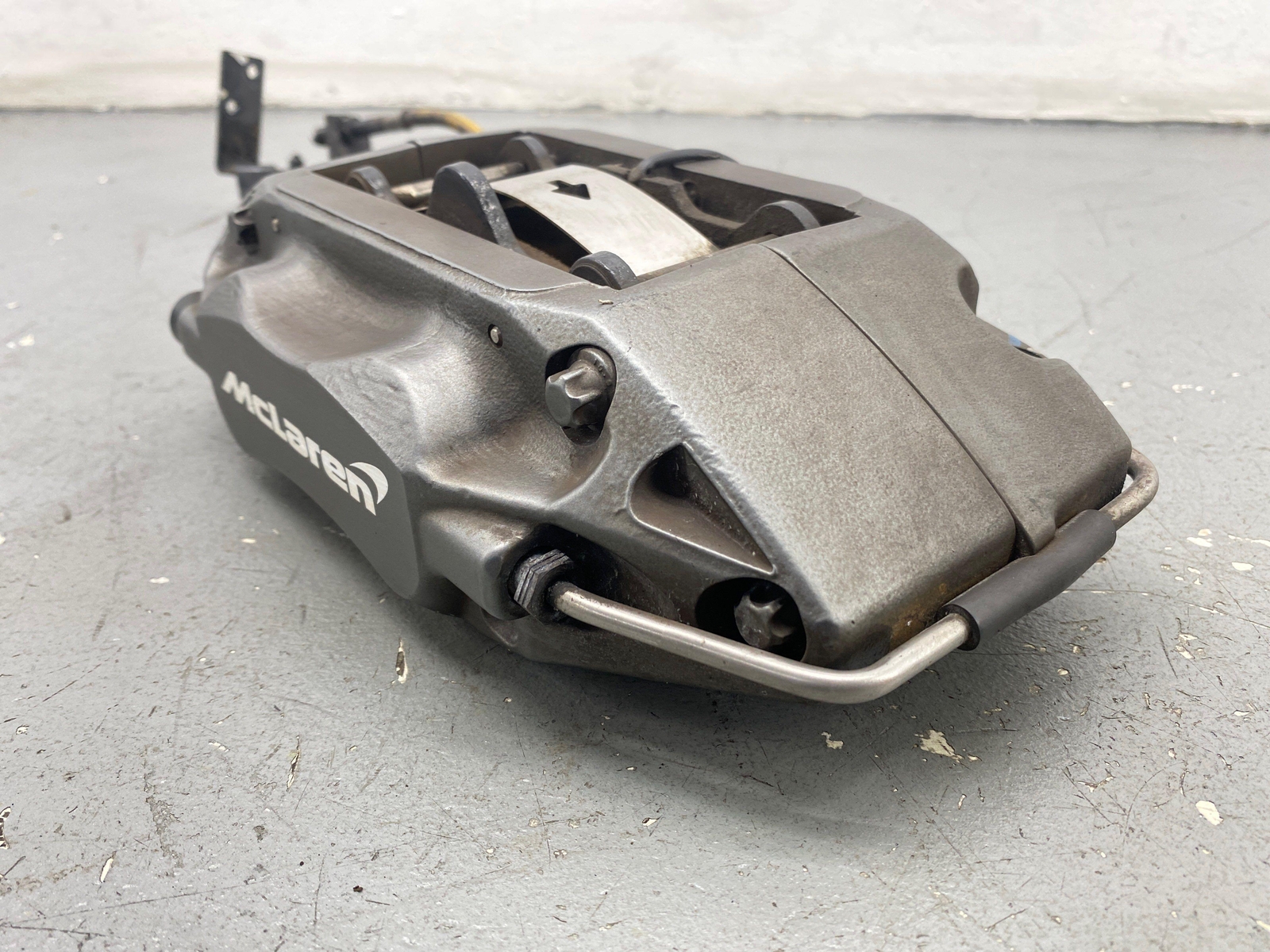 2020-2023 MCLAREN GT REAR RIGHT BRAKE CALIPER GREY OEM 2021 2022