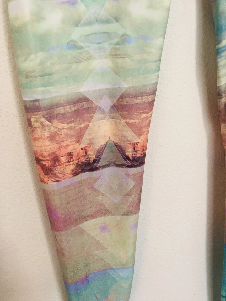 Teeki Tarot Magick Feather Southwest Aztec Hot Pant Leggings Small Yoga 28" - Image 4 of 4