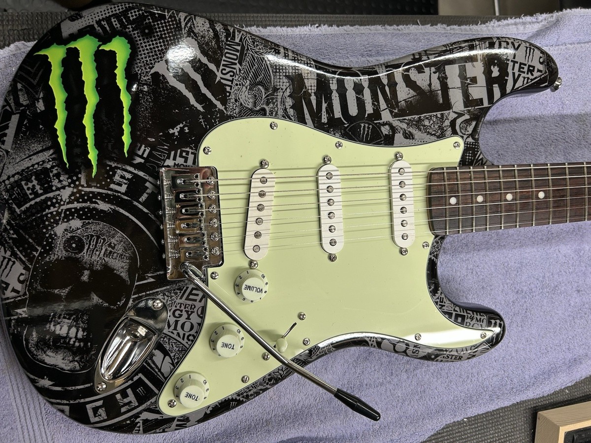 Squier Monster Stratocaster Custom/Upgraded - Black W/Fender Gig