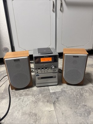 Sony Micro Hi-Fi Component System CMT-NE3 w/Speakers SS-CNE3,, READ