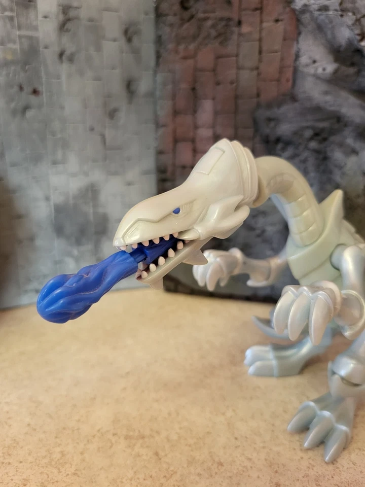 Figura De Colección Kazuki Takahashi 1996 YuGiOh Ojos Azules Dragón Alado con Misil Foto 2 de 4