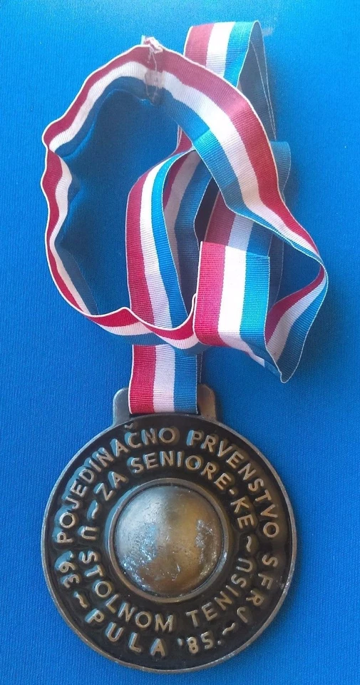 39º Campeonato Iugoslávia de Tênis de Mesa PULA 1985. Pares mistos 3 lugares ÚNICO - Imagem 3 de 4