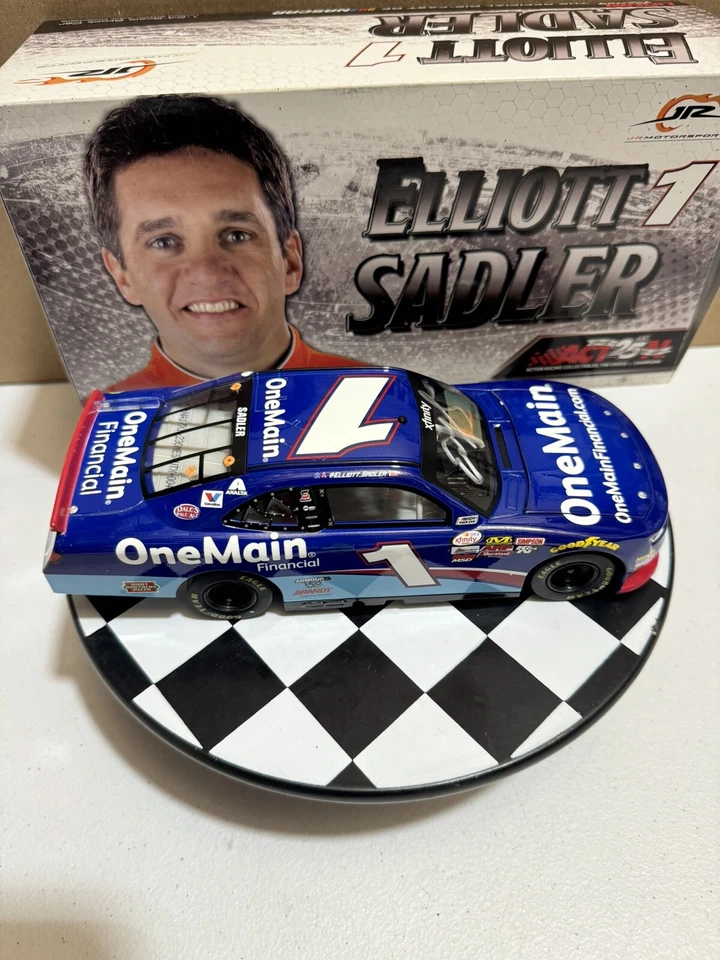 Raro* Elliott Sadler #1 OneMain Financial Autografiado 2017 1/24 Diecast Foto 3 de 4