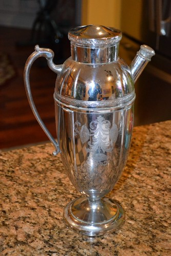 VINTAGE ART DECO COCKTAIL SHAKER CHROMIUM SHINY ENGRAVED DESIGN PARTY GLAMOROUS