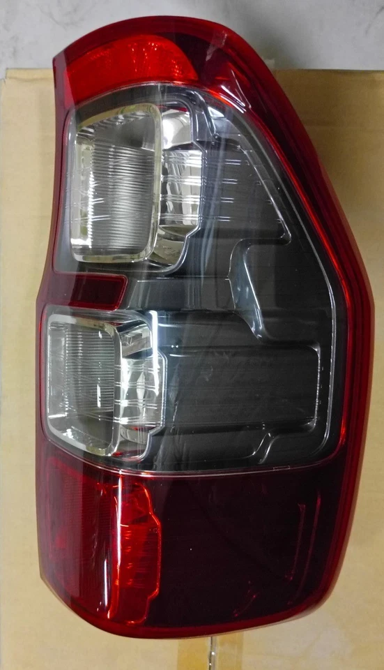 EB3B13404CA FORD RANGER 2012-2020 LUZ TRASERA IZQUIERDA Y DERECHA EB3B13405DB Foto 3 de 3