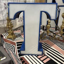 Lettere  Insegna  T  ,e non Solo Leggi ! vintage Anni 70 proveniente Da Insegna