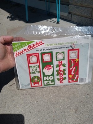Vintage Love 'N Stitches Set Of 4 Christmas Plastic Canvas Doorknobbers Kit