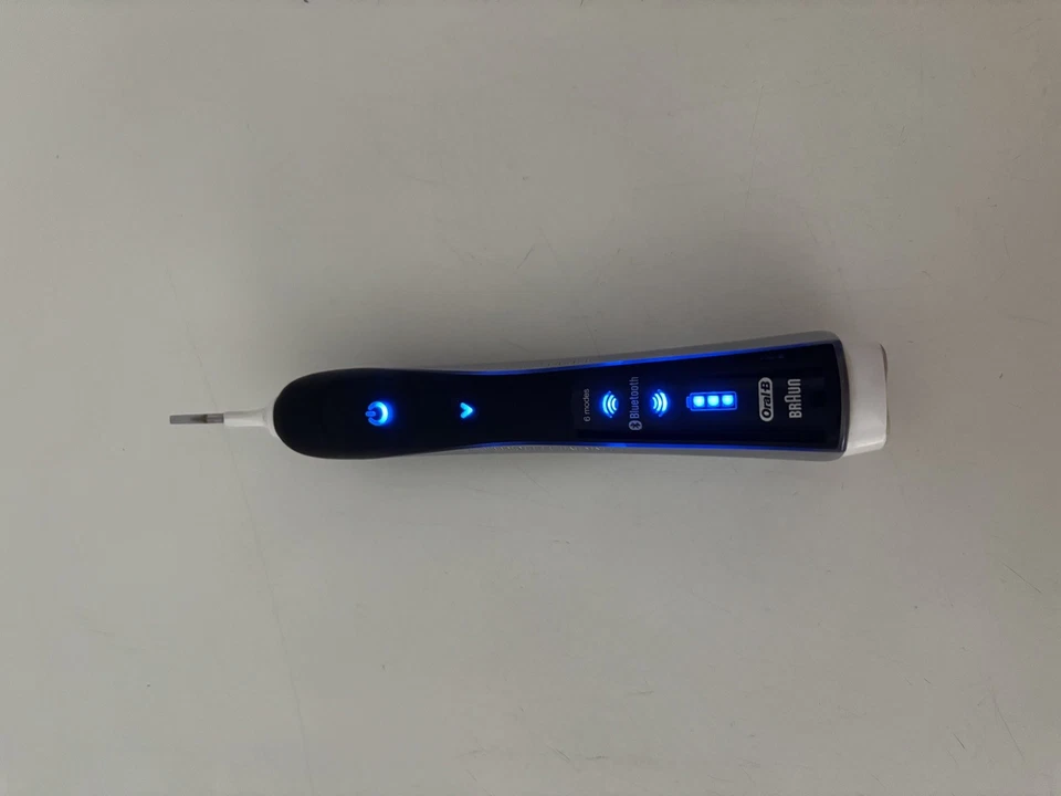 OralB Elektrische Zahnbürste mit Ladestation Smartguide und 4 Ersatzzahnbürsten - Bild 3 von 4