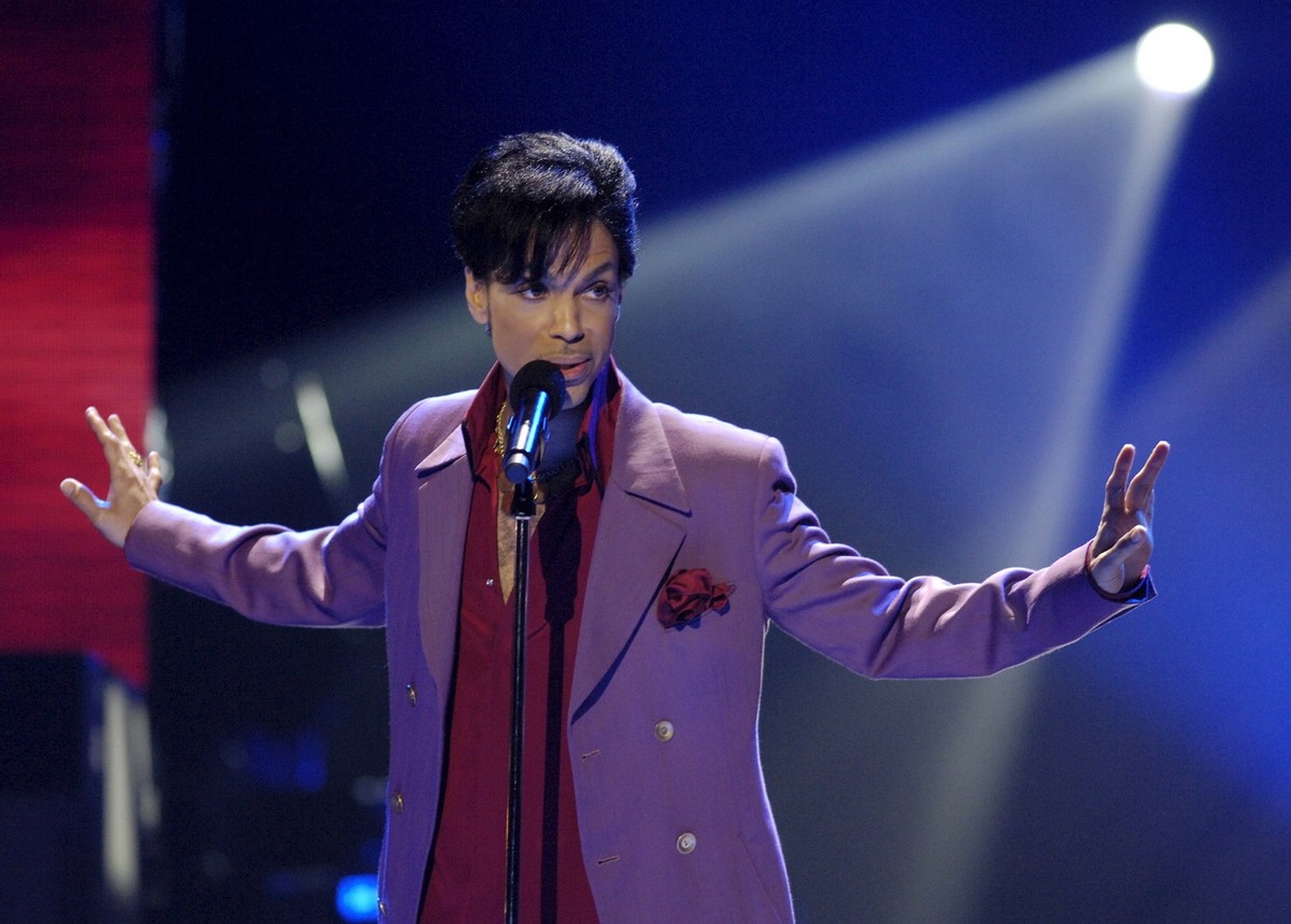 prince purple dress Prince Purple Dress.JPG 8x10 Picture Celebrity Print