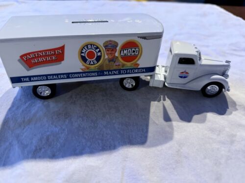Ertl Amoco Dealers' Tractor/Trailer Bank 1948 Diamond T - Limited Edition - Picture 6 of 10