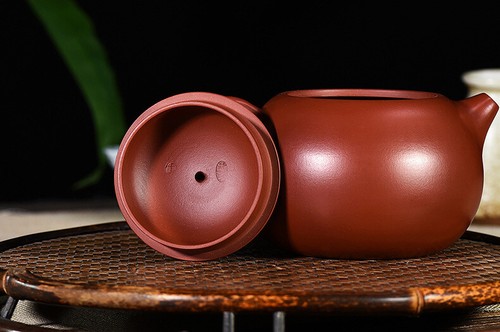 Yixing original mineral zisha pot /kung fu teapot /xi shi pot 大红袍西施壶 王芳(国家工艺师) - Picture 11 of 13