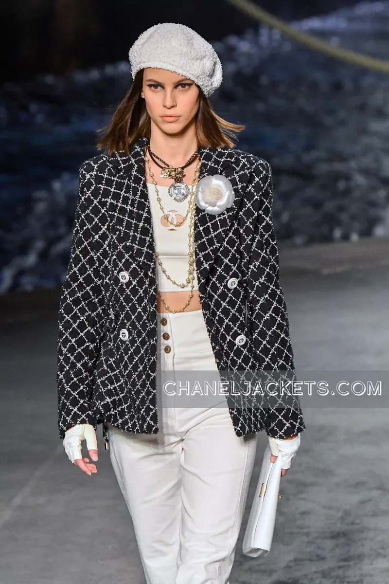 Vintage Chanel Jacket in White Tweed with Black trim (1993) — singulié