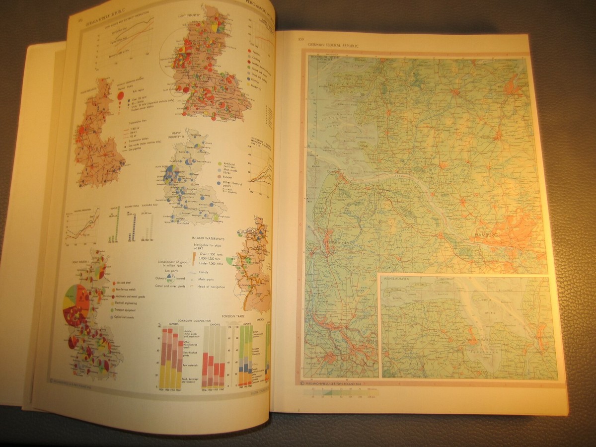Rare Pergamon World Atlas Oxford, London, New York, Toronto