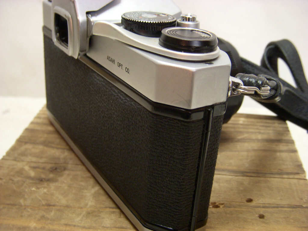 Asahi Pentax Spotmatic SP 1000 w/Super Takumar 50mm F1.8 Lens Good