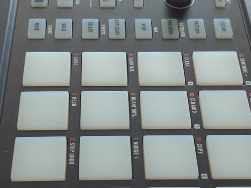 Native Instruments Maschine Mikro Mk2 (incl Transporttasche ohne Kabel/Software) - Bild 6 von 6