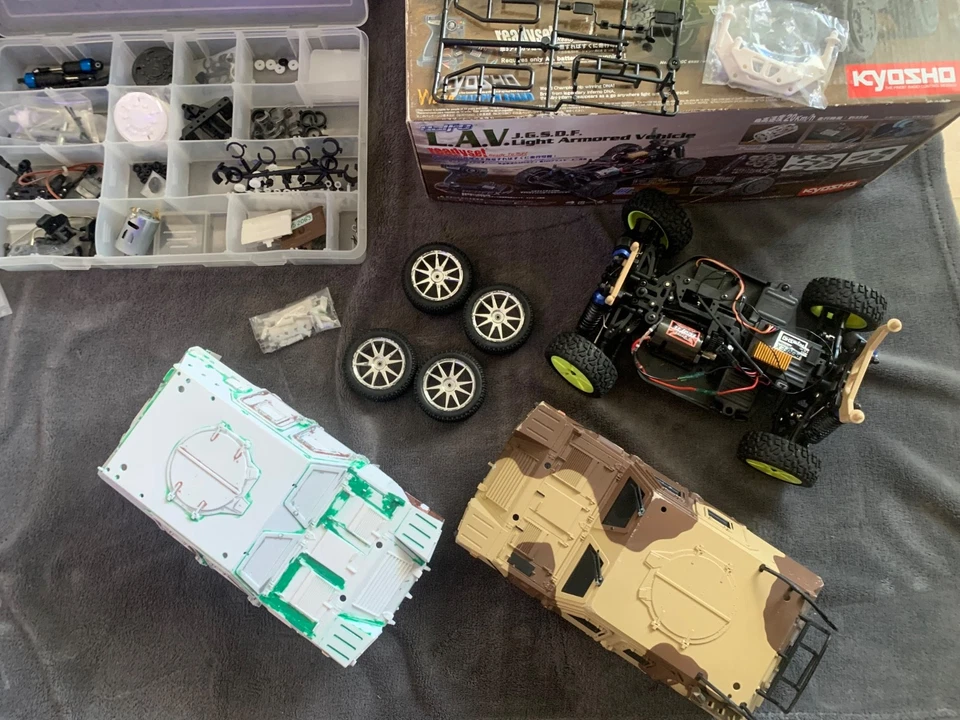 Super seltener Kyosho Mini Inferno LAV + 2. Karosse massig Zubehör, Tuning - Bild 3 von 4