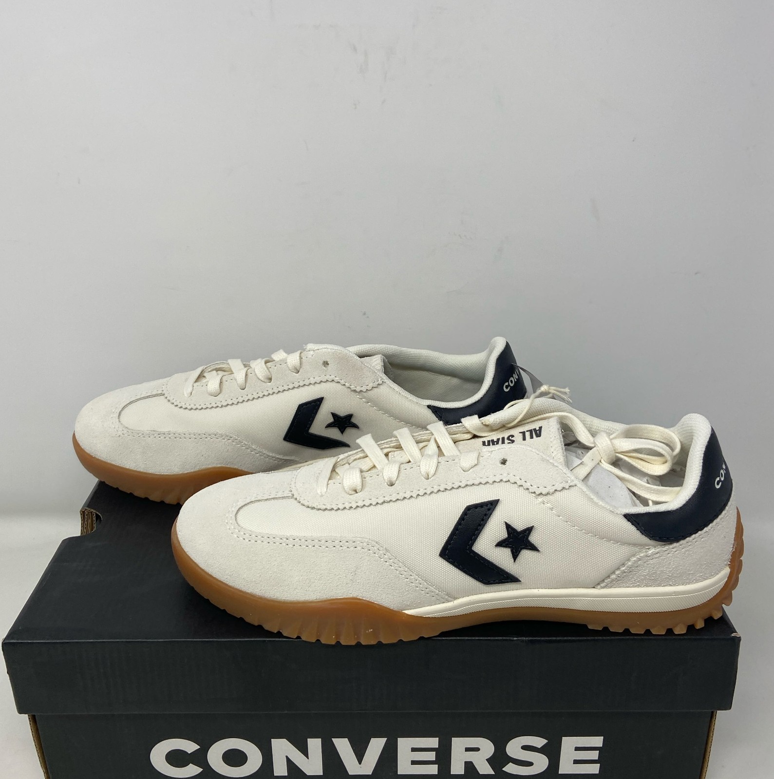 Converse Run Star Trainer Ox Egret/Black/Honey Gum - Men’s 7 / Women’s 8.5