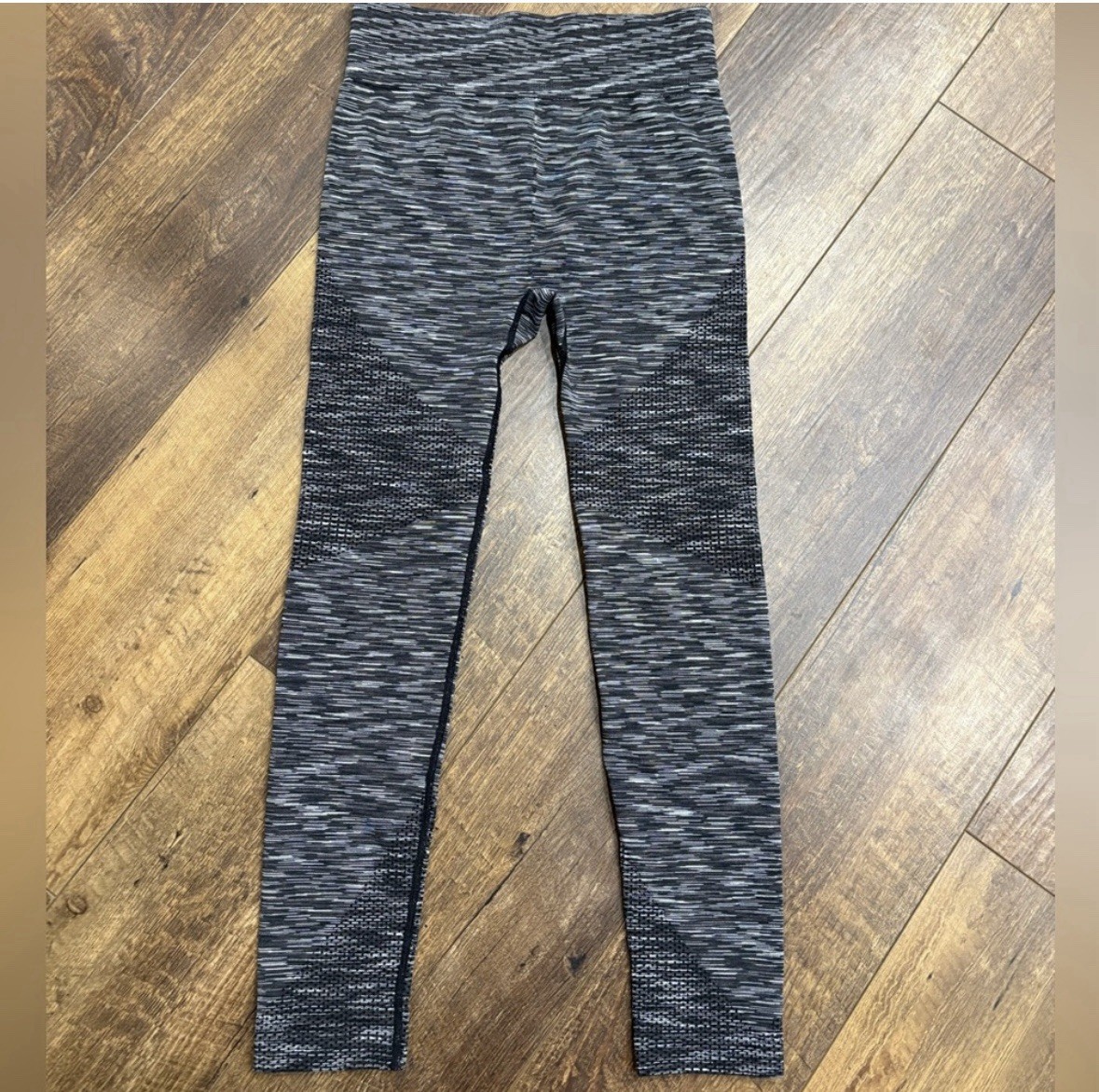 Aerie Chill Play Move 7/8 Black Heathered Leggings Size M for Women