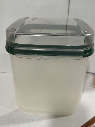 Vtg TUPPERWARE Food Storage Container Holds 17 Cups/14 Liters Clear w/Green Lid - Afbeelding 1 van 10