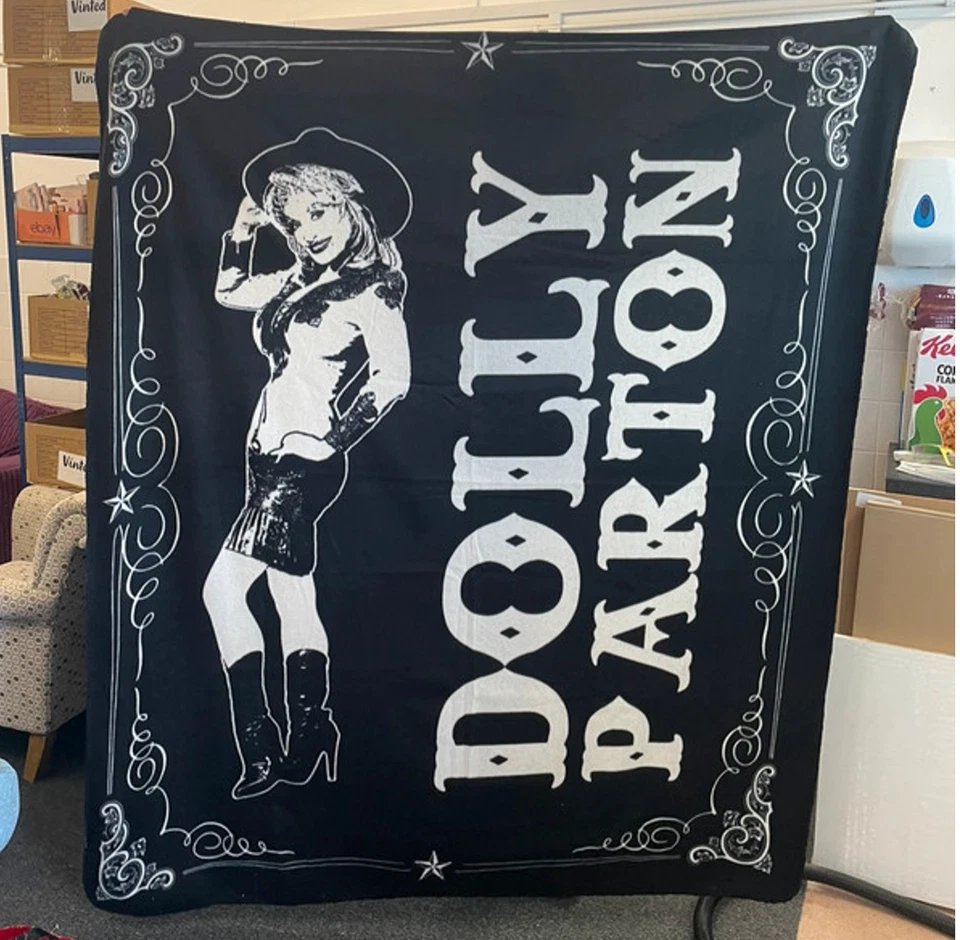 Dolly Parton Fleece Blanket - Ex Official Tour Merchandise 2014/2015 - Dollywood - Image 2 of 2