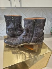 Gucci boots men  Gray  leather  low cut zip up Size 8  used but looks new