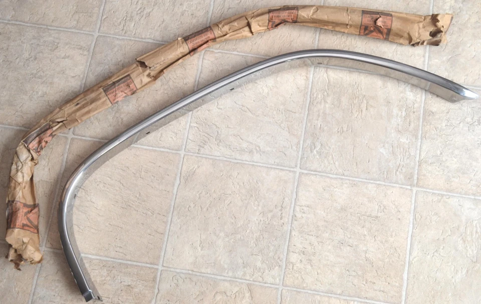 Nuevo de Lote Antiguo 1960 Mercury Rueda Trasera Izquierda Apertura Guardabarros Labio Moldura Cuerpo, Monterey Foto 2 de 4