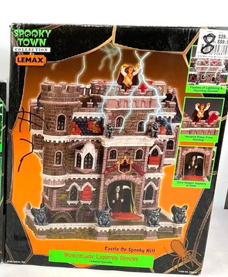 2002 Lemax Spooky Town Collection Castle Spooky Hill Halloween Lited House w Box