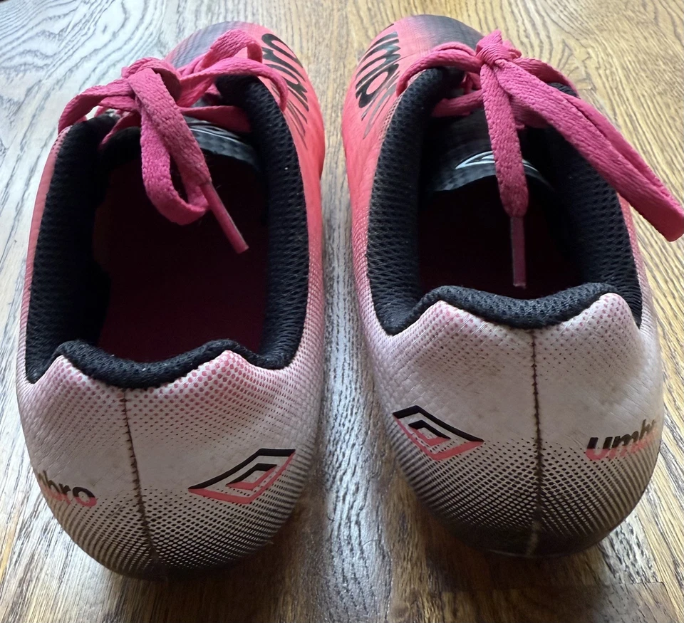 Pink Umbro Girls Arturo Soccer cleats, size 3.5 - Image 3 of 4