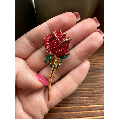 Vintage Sarah Coventry Red Rose Brooch Pin Gold Tone Rhinestone Flower Signed - Picture 4 of 6