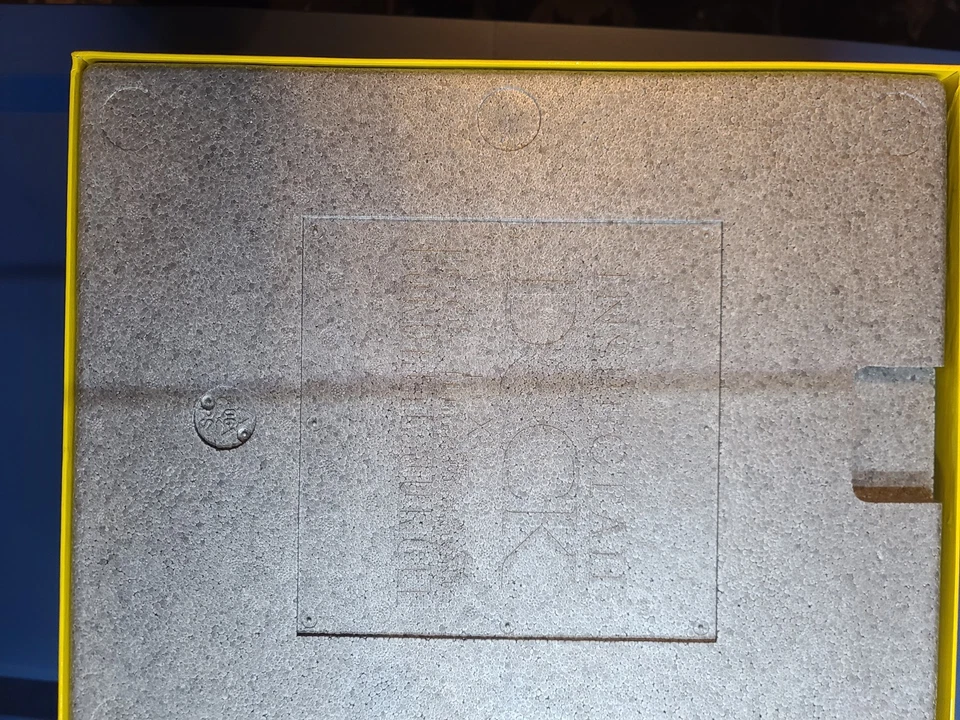 Ins Deck X Concrete Jungle Statue #12/36 Ultra Rare Yellow Jacket Variant  - Image 4 of 4