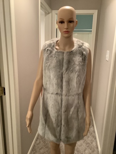 NEW YORK \u0026 COMPANY GREY FAUX FUR VEST 