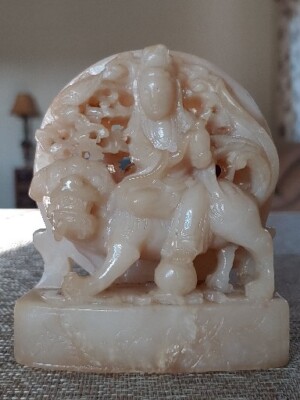 寿山白芙蓉石雕文殊菩萨镇纸Antique China Shoushan Stone Bodhisattva 寿山白芙蓉石雕文殊菩萨镇纸Antique China Shoushan Stone Bodhisattva