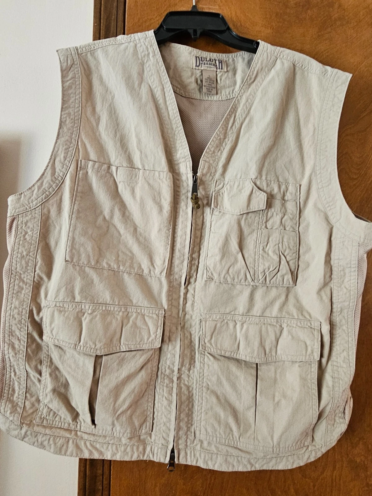 Duluth Trading co men's size L hunting/ fishing 70% cotton vest