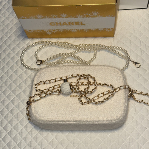 Chanel Beauty White Tweed Makeup Bag Holiday Gift Set 2024 Pouch Pearl Strap New - Picture 5 of 11